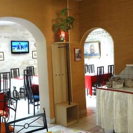 Du Maine Hotel 2*